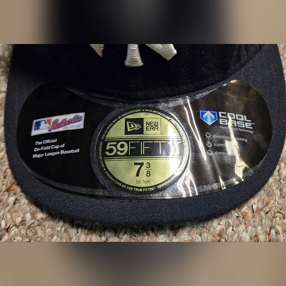 New Era Navy Blue NY Yankees Cap - Picture 2 of 7